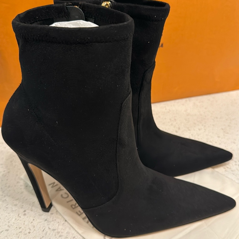 Good American Black Suede Bootie 8.5